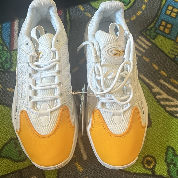 Reebok - Picture 4 of 9